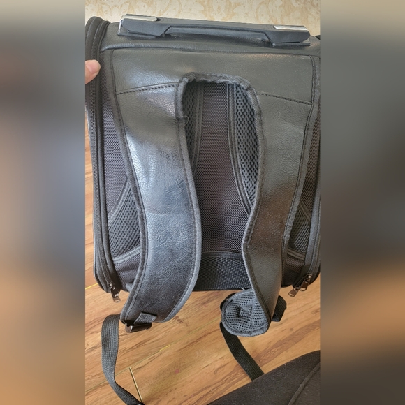 Waterproof pet carrier with bubble port. - Picture 6 of 8